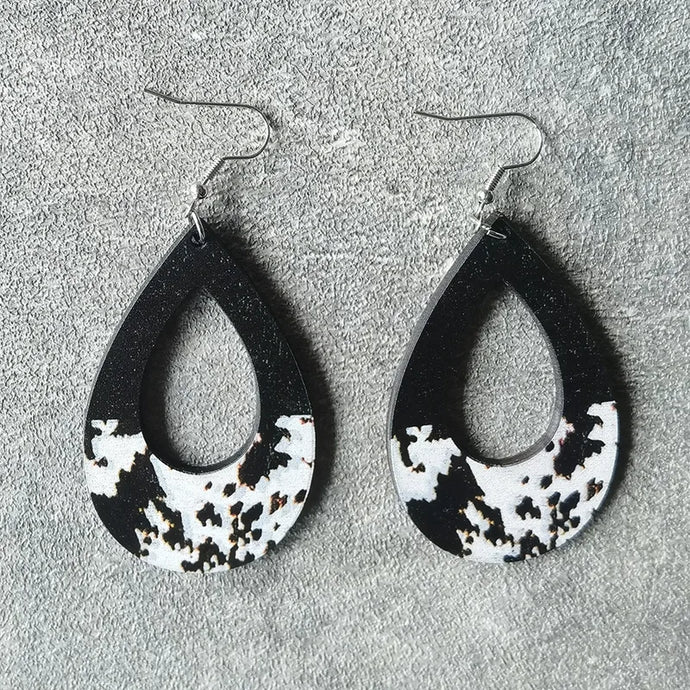 NIHER74 - Black Wooden Animal Print Earrings