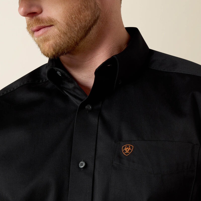 Load image into Gallery viewer, 10000502 - Ariat Men's Solid Twill Classic Fit Shirt
