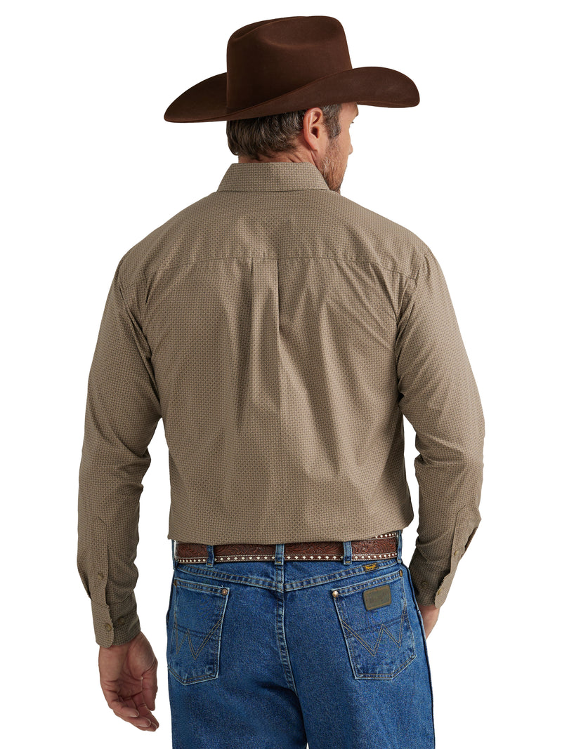 Load image into Gallery viewer, 112338106 - Wrangler George Strait™ Long Sleeve Button Down Two Pocket Shirt In Tan Circle Print
