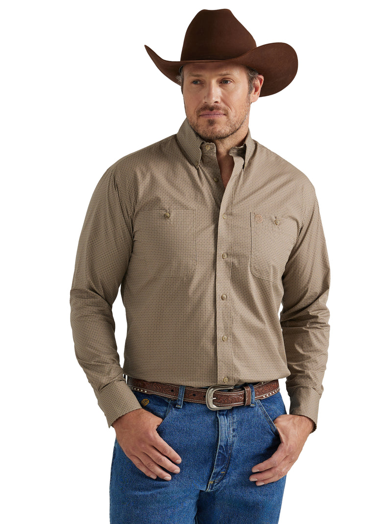 Load image into Gallery viewer, 112338106 - Wrangler George Strait™ Long Sleeve Button Down Two Pocket Shirt In Tan Circle Print
