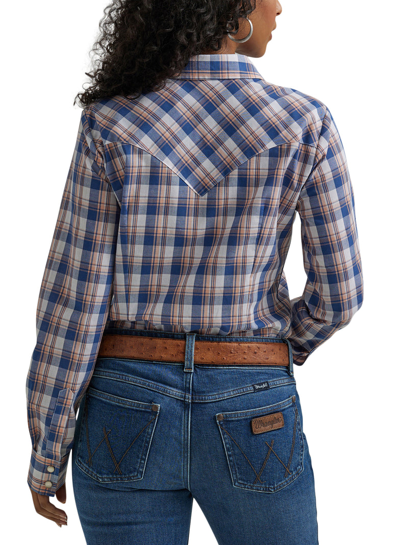 Load image into Gallery viewer, 112344637 - Wrangler Women's Essential Long Sleeve Plaid Western Snap Top In Anthem Blue
