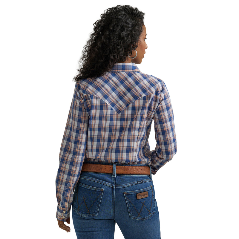 Load image into Gallery viewer, 112344637 - Wrangler Women's Essential Long Sleeve Plaid Western Snap Top In Anthem Blue
