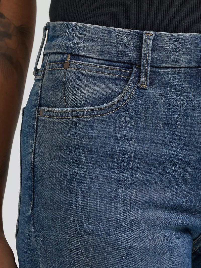 Load image into Gallery viewer, 112359281 - Women's Wrangler BESPOKE High Rise Flare Jean
