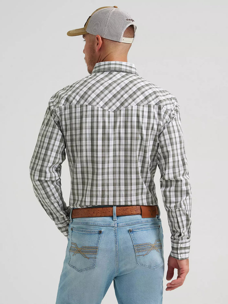 Load image into Gallery viewer, 112374292 - Wrangler Men's 20X® Competition Long Sleeve Two Pocket Western Snap Shirt
