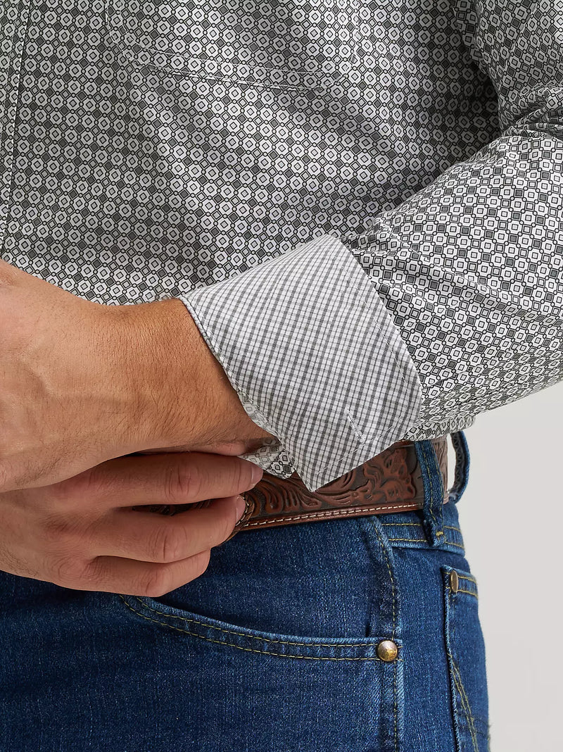 Load image into Gallery viewer, 112379024 - Wrangler® George Strait™ Long Sleeve Button Down Two Pocket Shirt
