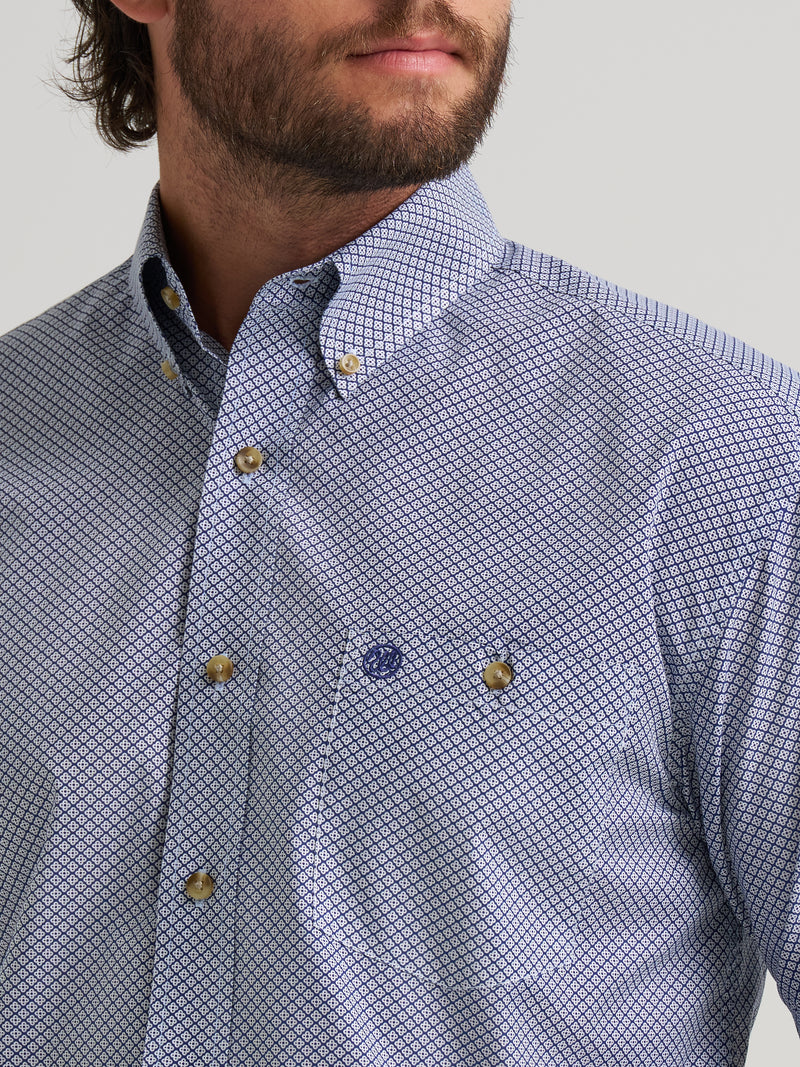 Load image into Gallery viewer, 112379201 - Wrangler Men's Classic Short Sleeve Shirt - Relaxed Fit - Blue
