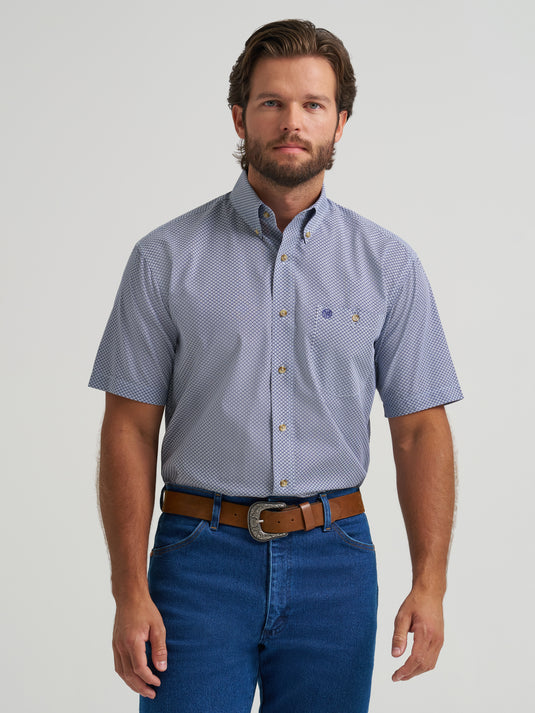 112379201 - Wrangler Men's Classic Short Sleeve Shirt - Relaxed Fit - Blue