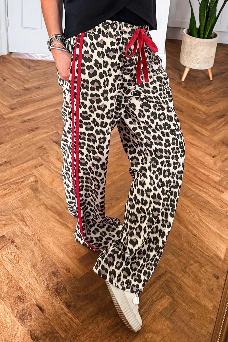 Load image into Gallery viewer, DLLS766 - Ladies Red Contrast Detail Tie Waist Leopard Print Casual Pants
