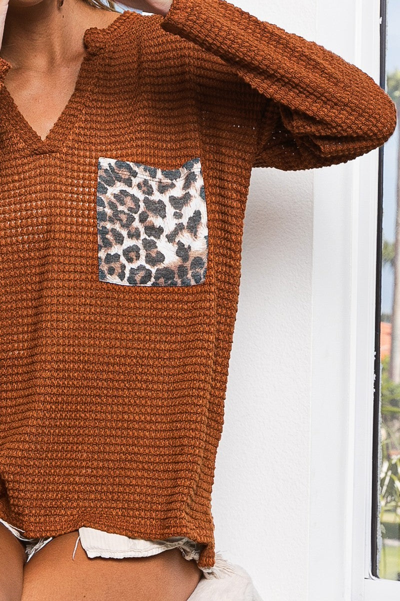 Load image into Gallery viewer, BIBI9- Ladies Popcorn Waffle Top With Front Pocket
