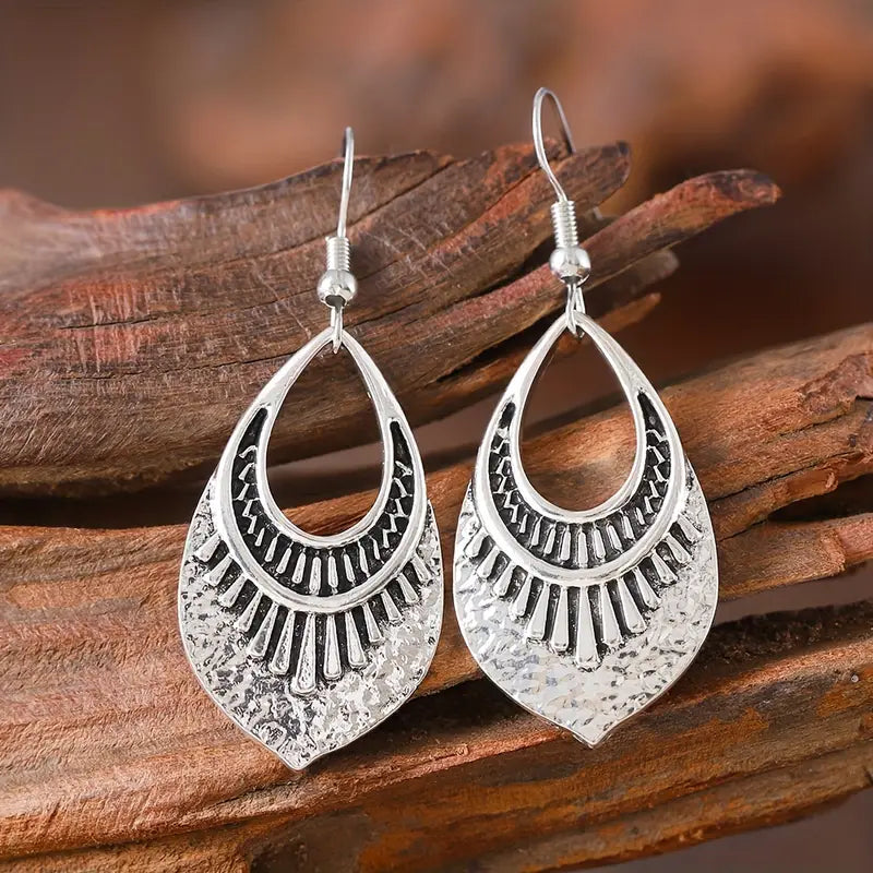 Load image into Gallery viewer, TMER70 - Geometric Oval Hollowed Out Earrings
