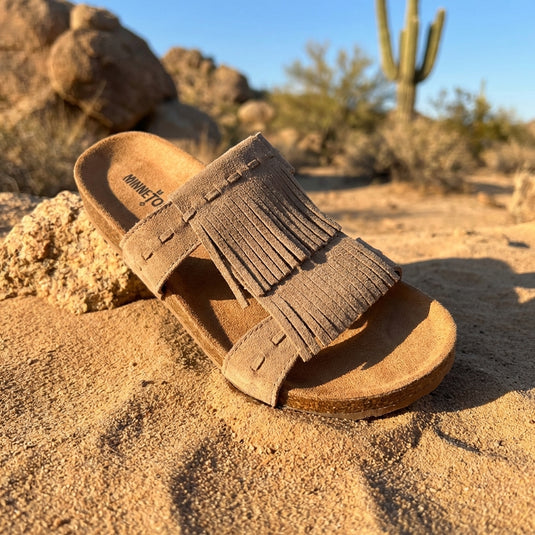 74002 TPE - Minnetonka Daisy Taupe