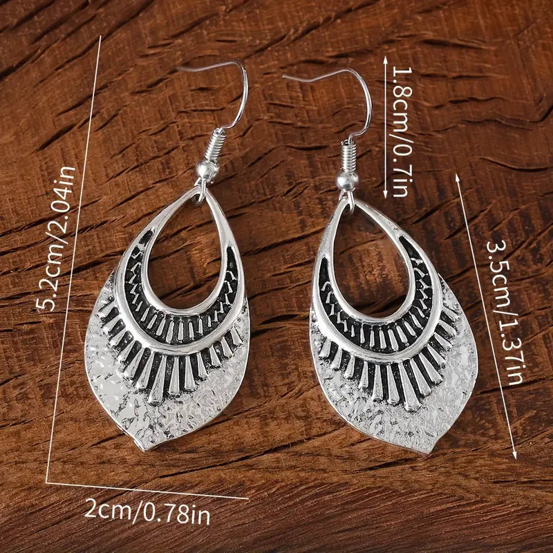 Load image into Gallery viewer, TMER70 - Geometric Oval Hollowed Out Earrings
