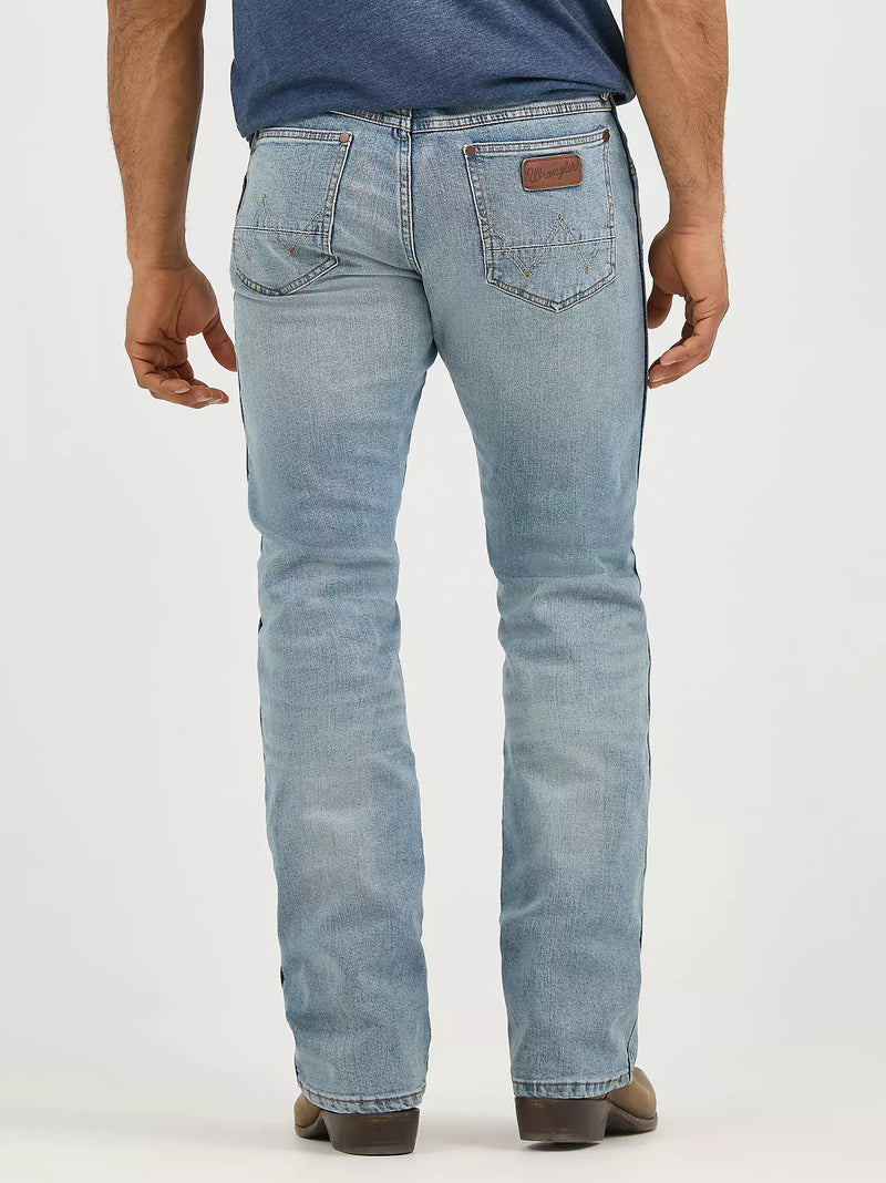 Load image into Gallery viewer, 77MWZBR - Men's Wrangler Retro® Slim Fit Bootcut Jean BR Wash
