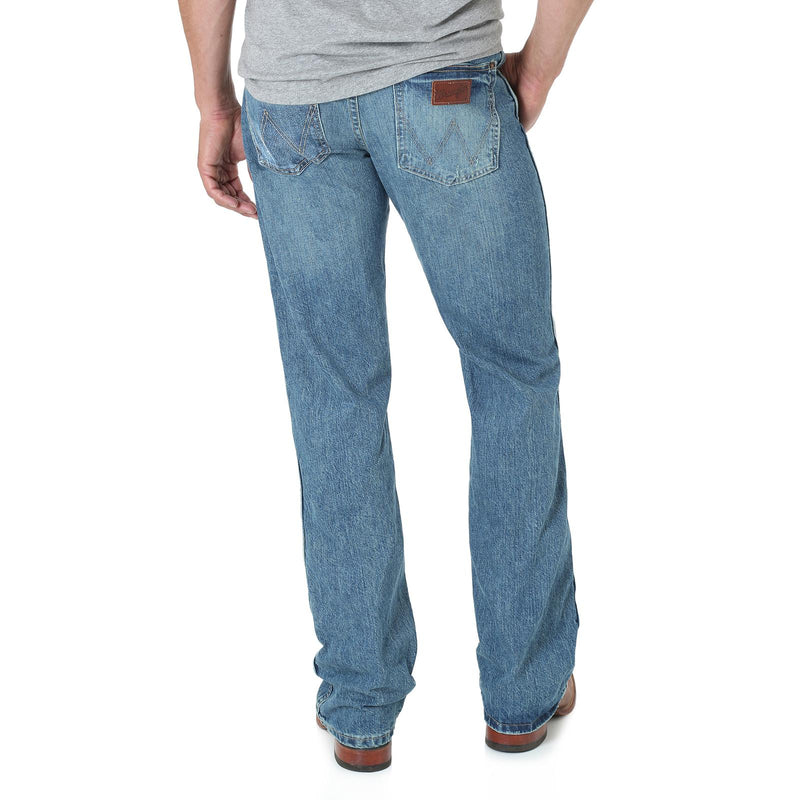 Load image into Gallery viewer, 77MWZWO - Men&#39;s Wrangler Retro Slim Fit Bootcut Jean In Worn

