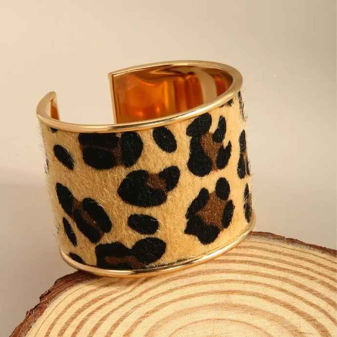 NIHBC47 - Wide Gold Leopard Print Bangle Bracelet