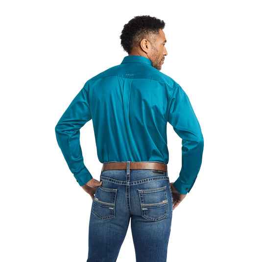 10042180 - Ariat Men's Solid Twill Classic Fit Shirt
