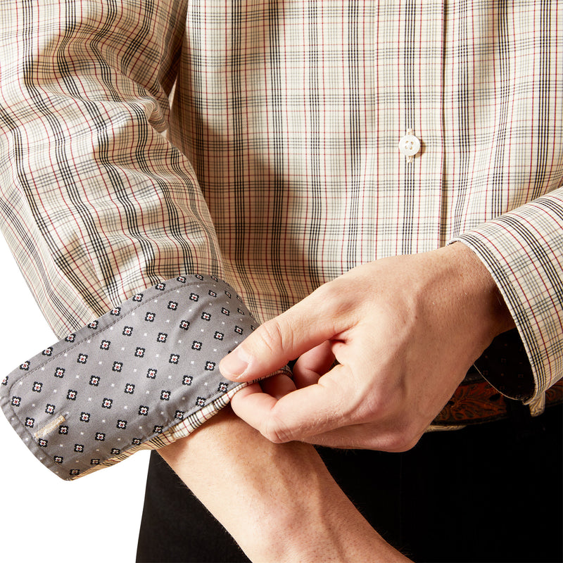 Load image into Gallery viewer, 10065781 - Ariat Men's Wrinkle Free Alam Classic Fit Shirt
