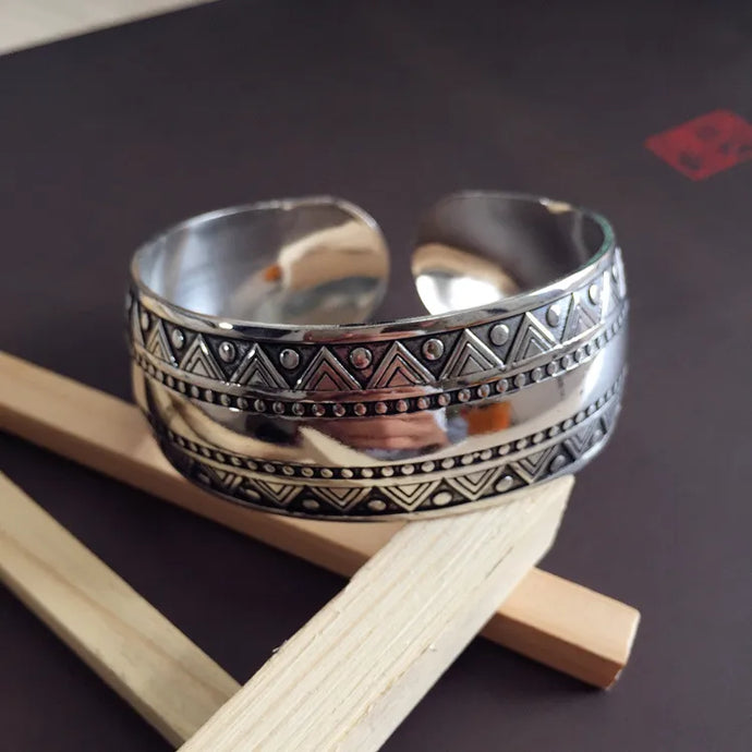 NIHBC71 - Silver Alloy Bangle Bracelet With Aztec Engraving