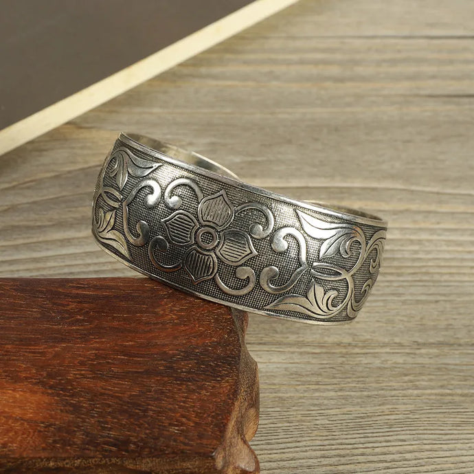 NIHBC72 - Silver Alloy Bangle Bracelet With Engraving