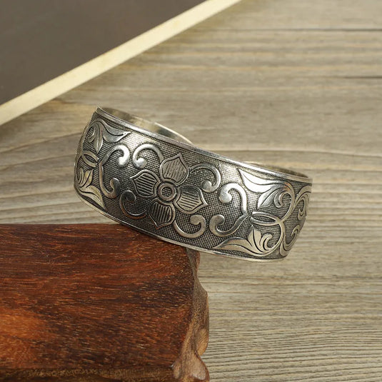 NIHBC72 - Silver Alloy Bangle Bracelet With Engraving