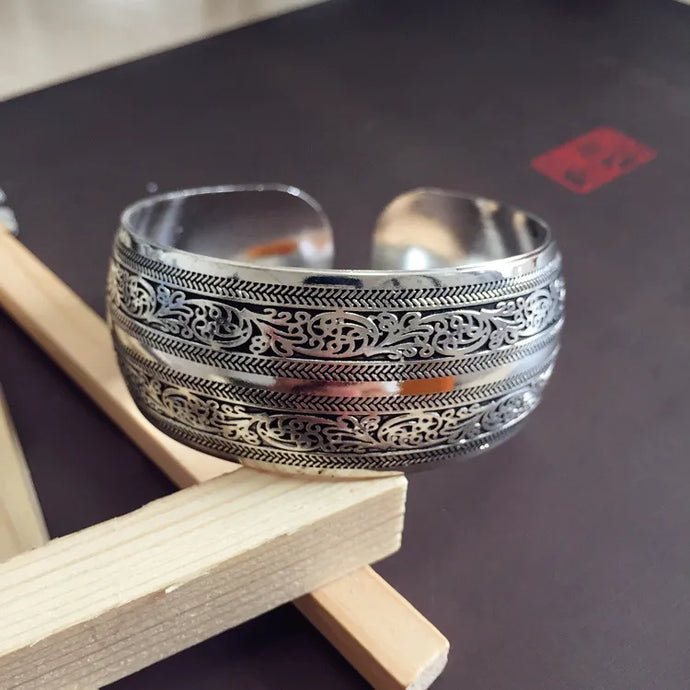 NIHBC73 - Silver Alloy Bangle Bracelet With Double Row Floral Engraving