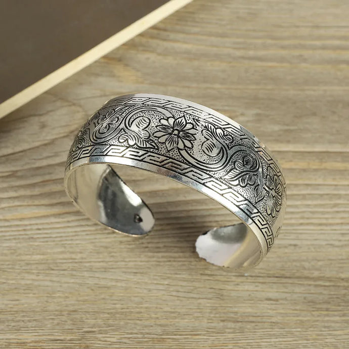 NIHBC68 - Silver Alloy Bangle Bracelet With Floral Engraving