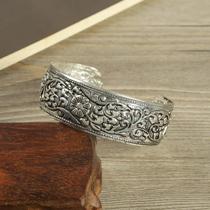 NIHBC69 - Silver Alloy Bangle Bracelet With Floral Engraving