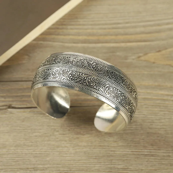 NIHBC70 - Silver Alloy Bangle Bracelet With Engraving