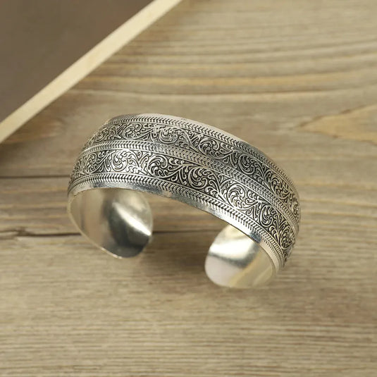 NIHBC70 - Silver Alloy Bangle Bracelet With Engraving