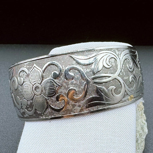 NIHBC72 - Silver Alloy Bangle Bracelet With Engraving