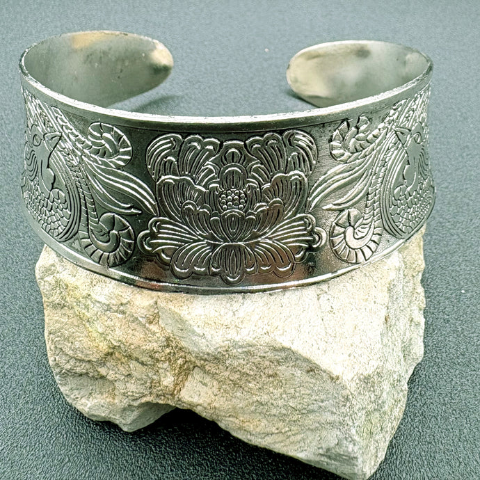 NIHBC75 - Silver Alloy Bangle Bracelet With Engraving