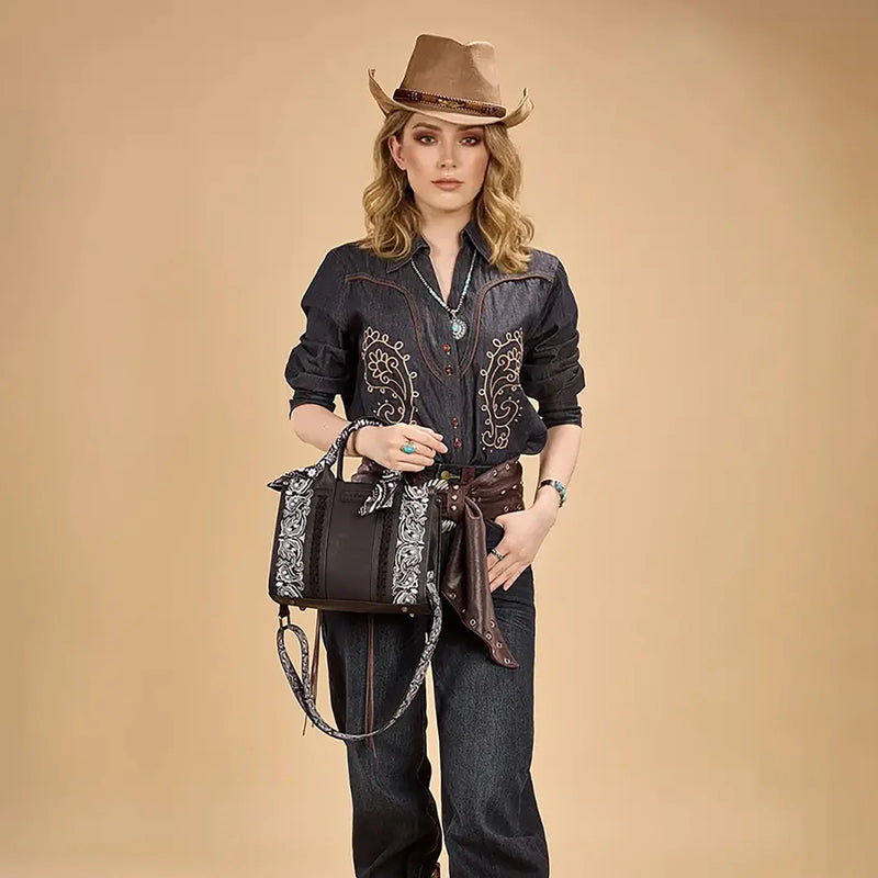 Load image into Gallery viewer, WG331-8120SBK - Wrangler Bandana Paisley Print Tote/Crossbody - Black
