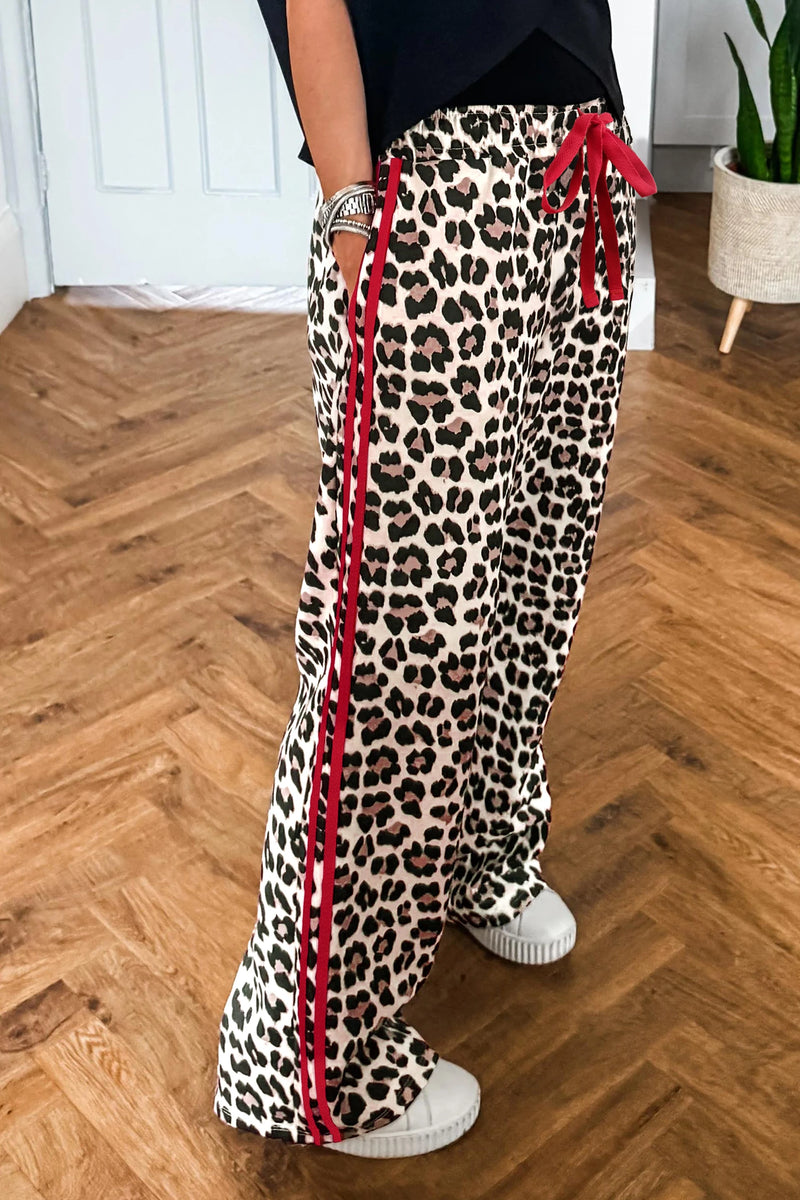 Load image into Gallery viewer, DLLS766 - Ladies Red Contrast Detail Tie Waist Leopard Print Casual Pants
