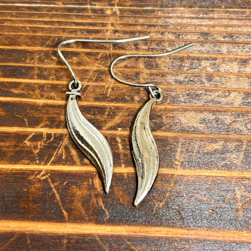 Load image into Gallery viewer, TMER54 - Feather Drop Earrings
